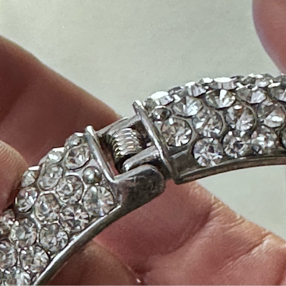 Dazzling Silver Rhinestone Bracelet 6 Rows of Sparkling Cut Stones 6.75-7.5 4370 - Picture 8 of 9